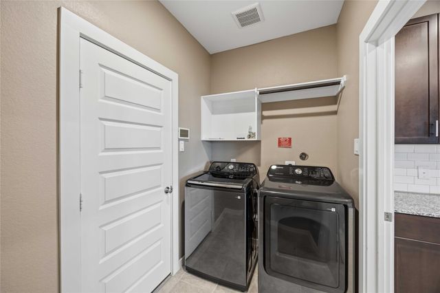 1239 Cascade Hills Drive, Rosharon, TX 77583