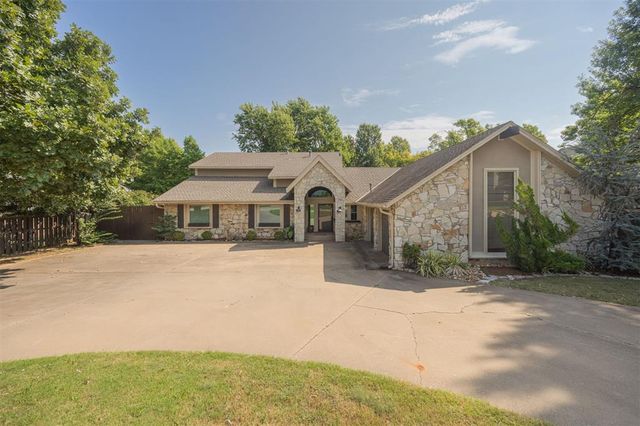 6108 Oak Tree Road, Edmond, OK 73025