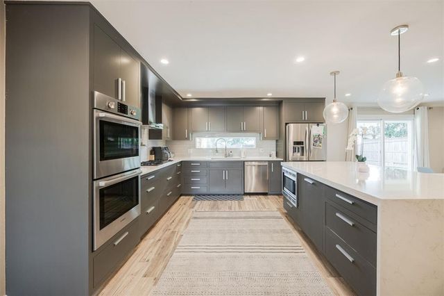 6108 Oak Tree Road, Edmond, OK 73025