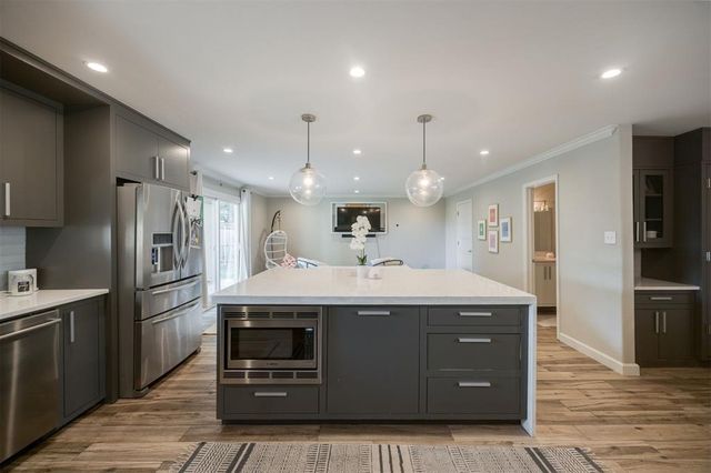 6108 Oak Tree Road, Edmond, OK 73025