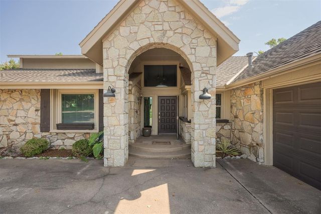 6108 Oak Tree Road, Edmond, OK 73025