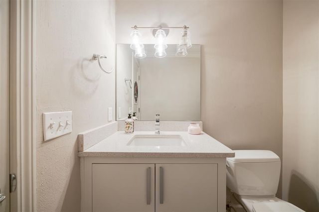 6108 Oak Tree Road, Edmond, OK 73025