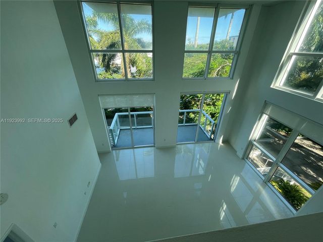 1861 NW S River Dr A09, Miami, FL 33125