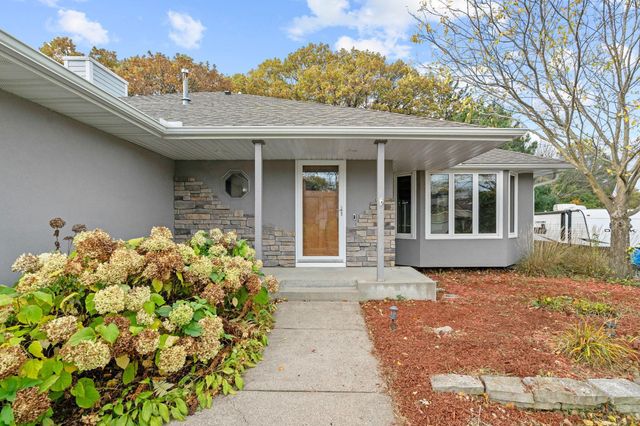 2909 Sunnyside Circle, Burnsville, MN 55306