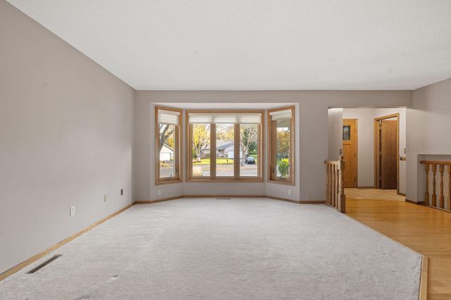 2909 Sunnyside Circle, Burnsville, MN 55306