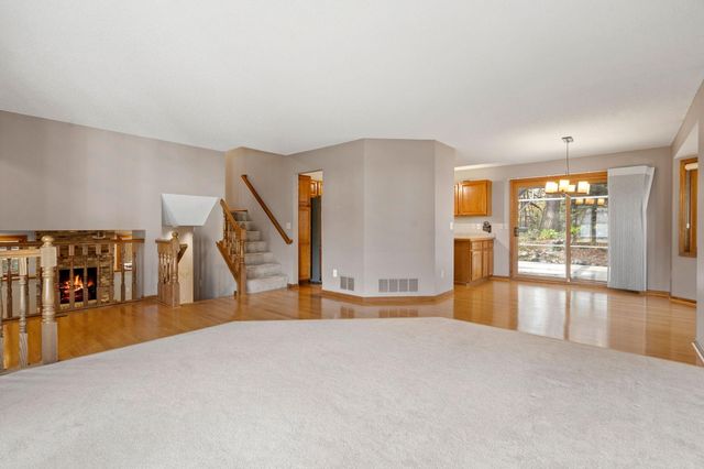 2909 Sunnyside Circle, Burnsville, MN 55306