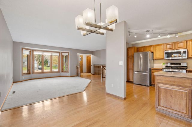 2909 Sunnyside Circle, Burnsville, MN 55306