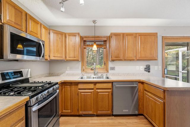 2909 Sunnyside Circle, Burnsville, MN 55306