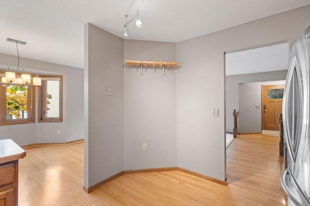 2909 Sunnyside Circle, Burnsville, MN 55306