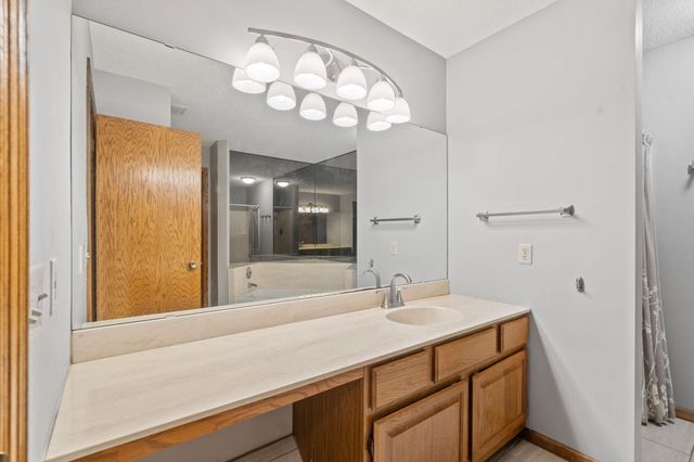 2909 Sunnyside Circle, Burnsville, MN 55306