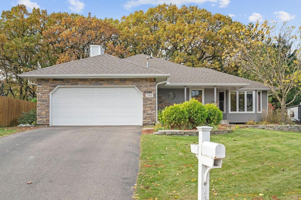 2909 Sunnyside Circle, Burnsville, MN 55306