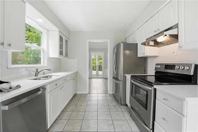 11921 W 99th Street, Lenexa, KS 66215