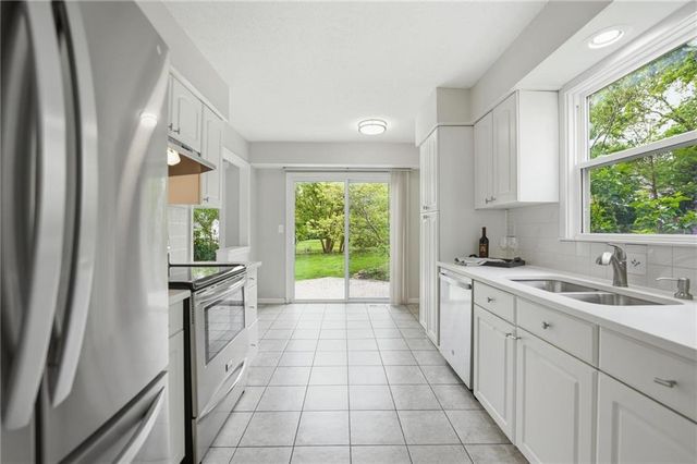 11921 W 99th Street, Lenexa, KS 66215