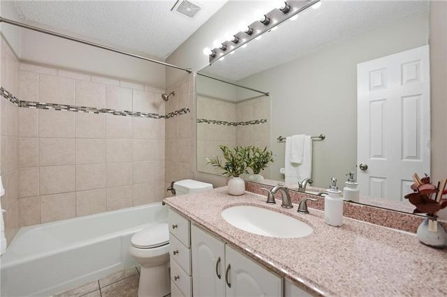 11921 W 99th Street, Lenexa, KS 66215