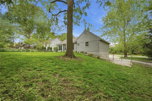 11921 W 99th Street, Lenexa, KS 66215