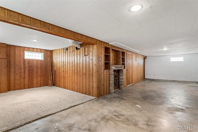 7328 Parkwood Drive, St Louis, MO 63116