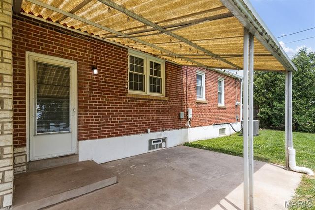 7328 Parkwood Drive, St Louis, MO 63116
