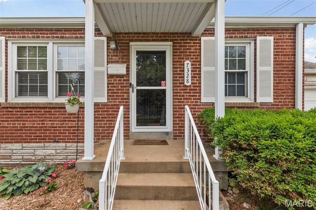 7328 Parkwood Drive, St Louis, MO 63116