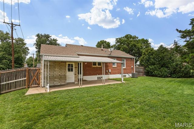 7328 Parkwood Drive, St Louis, MO 63116