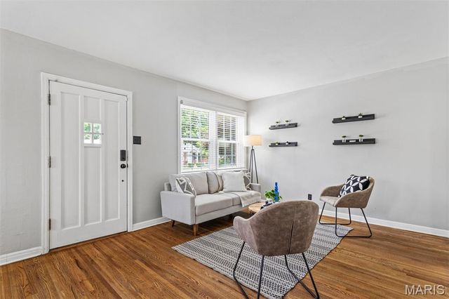 7328 Parkwood Drive, St Louis, MO 63116