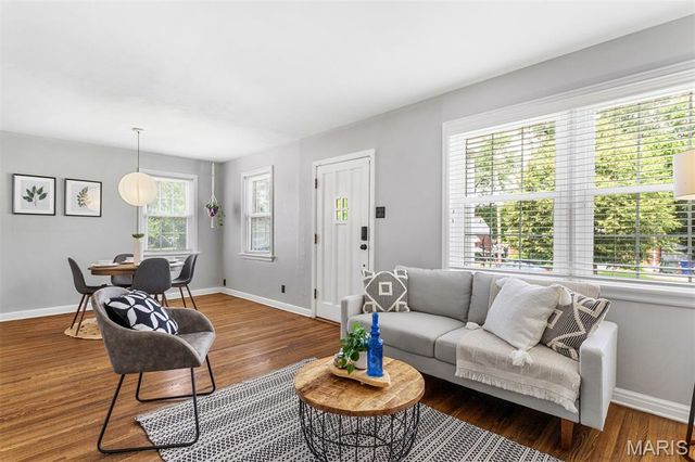 7328 Parkwood Drive, St Louis, MO 63116