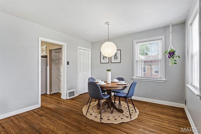 7328 Parkwood Drive, St Louis, MO 63116