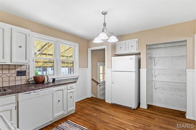 7328 Parkwood Drive, St Louis, MO 63116