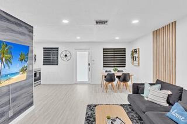 2747 Griffin Road 1-3, Fort Lauderdale, FL 33312