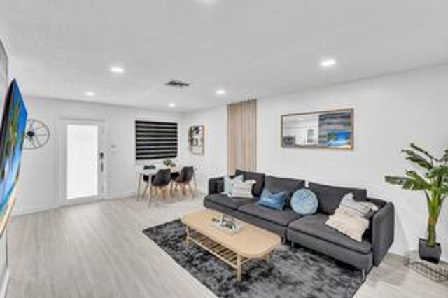 2747 Griffin Road 1-3, Fort Lauderdale, FL 33312