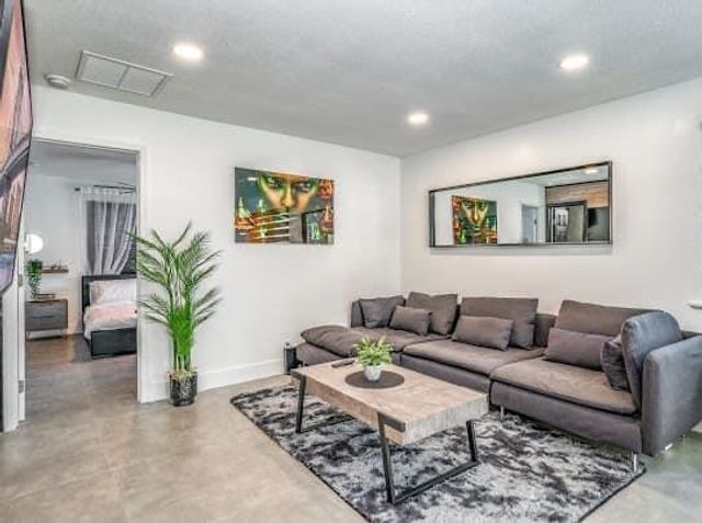 2747 Griffin Road 1-3, Fort Lauderdale, FL 33312