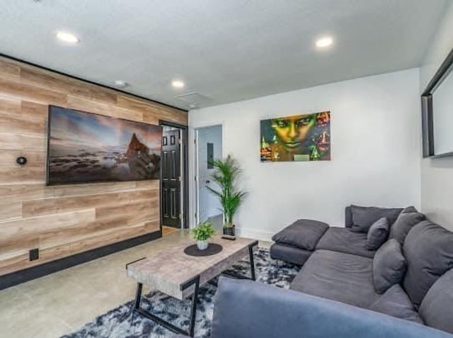 2747 Griffin Road 1-3, Fort Lauderdale, FL 33312