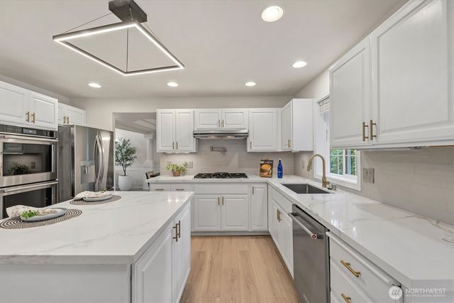 8603 NE 141st St, Kirkland, WA 98034
