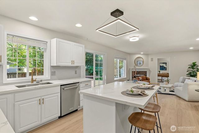 8603 NE 141st St, Kirkland, WA 98034