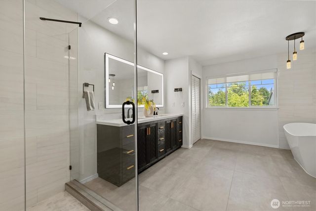 8603 NE 141st St, Kirkland, WA 98034