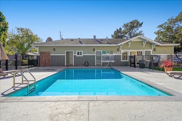755 14th Avenue 109, Santa Cruz, CA 95062