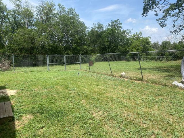 609 Gravel Pit RD, Taylor, TX 76574