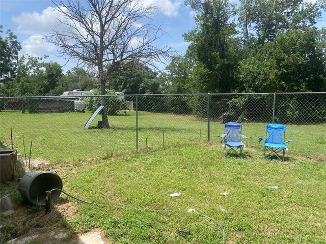 609 Gravel Pit RD, Taylor, TX 76574