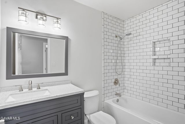 10500 Lonon Avenue, Bakersfield, CA 93312