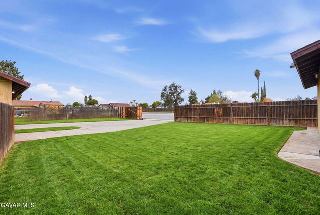 10500 Lonon Avenue, Bakersfield, CA 93312