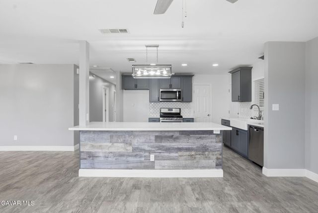 10500 Lonon Avenue, Bakersfield, CA 93312