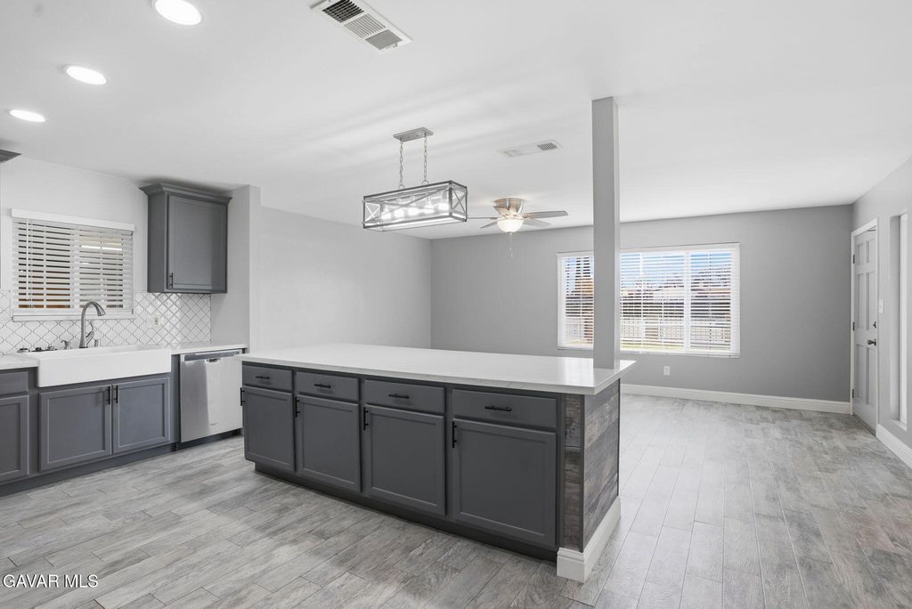 10500 Lonon Avenue, Bakersfield, CA 93312