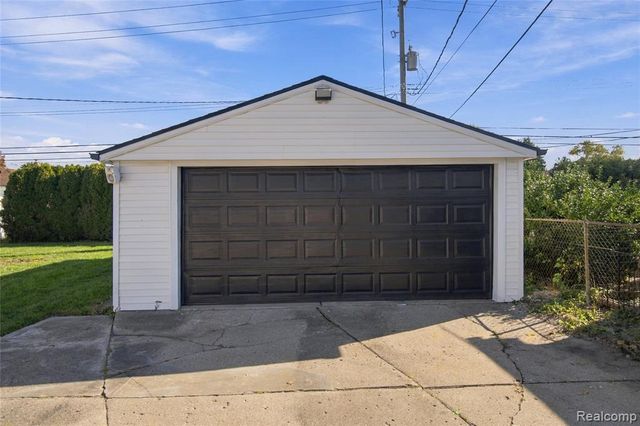 28326 Los Olas Drive, Warren, MI 48093