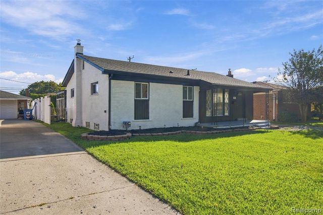 28326 Los Olas Drive, Warren, MI 48093