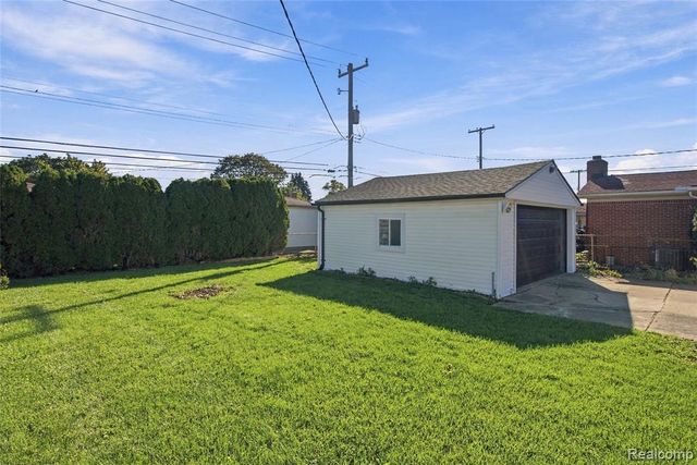 28326 Los Olas Drive, Warren, MI 48093
