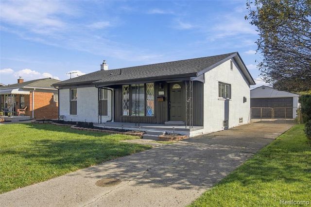 28326 Los Olas Drive, Warren, MI 48093