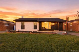 28326 Los Olas Drive, Warren, MI 48093