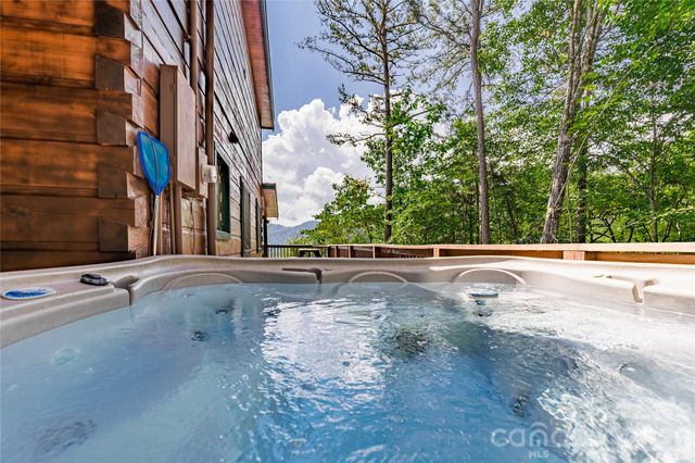 460 Briggs Cove Road, Robbinsville, NC 28771