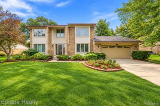 33033 Walnut Lane, Farmington Hills, MI 48334