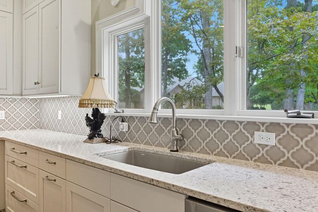 37 Chenal Circle, Little Rock, AR 72223