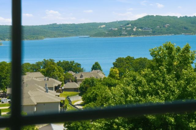 1 Grand Drive, Blue Eye, MO 65611